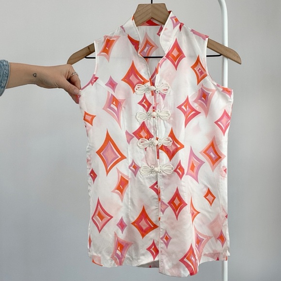 Vintage 60s/70s Printed Side Slit Sleeveless Blouse - Picture 2 of 9